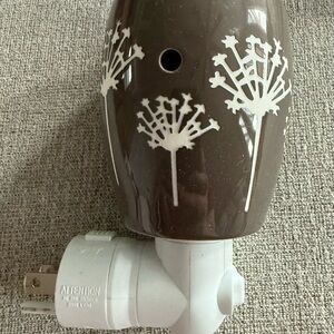 Taro Scentsy Wall Plug In “Nightlight” Warmer